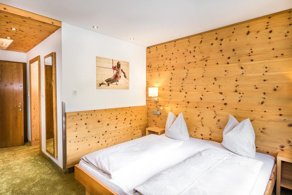 Hotel Garni Ernst Falch Sankt Anton am Arlberg Kültér fotó